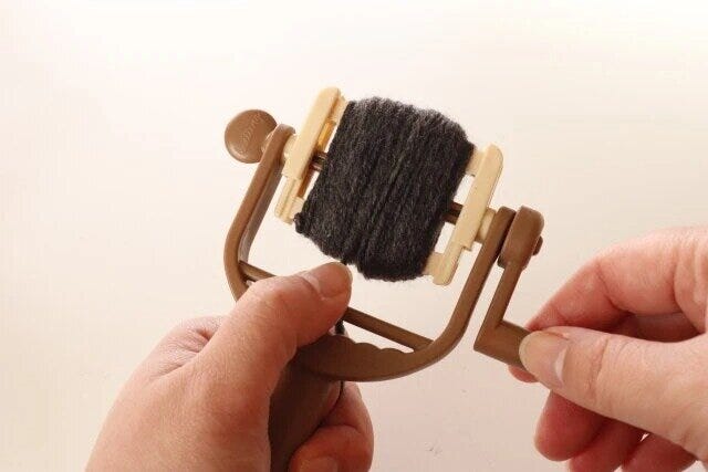 ダイソーのコスパ最強のくるくる回して作れるボンボン＆タッセルメーカー