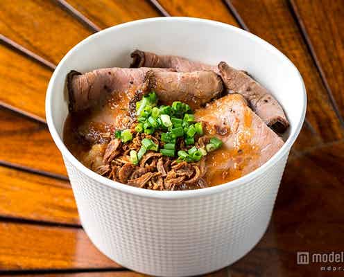 豪快なグルメ屋台の肉料理に舌鼓、縁日&お神輿が盛り上げる秋祭り