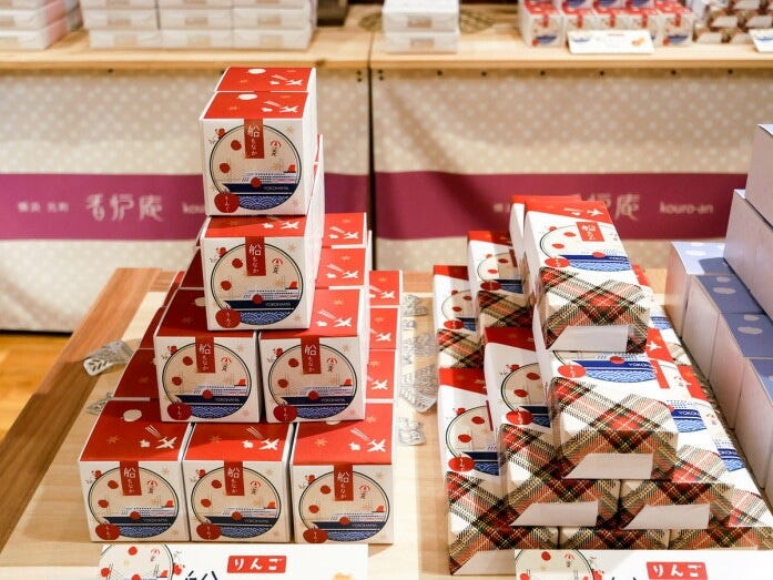 ヨコハマズベストコレクション「横浜元町 香炉庵」からは店舗限定「船もなか りんご（2個入660円、4個入1200円）」が新登場