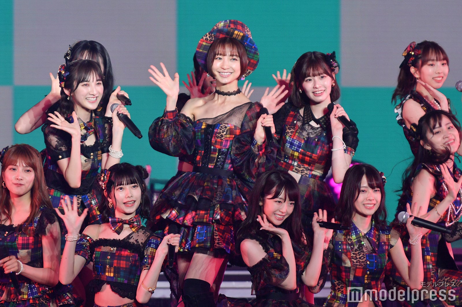 AKB48“最後の1期生”峯岸みなみ卒業 初期メン集結で「迎えに来ました」＜「 峯岸みなみ卒業コンサート」セットリスト＞ - モデルプレス