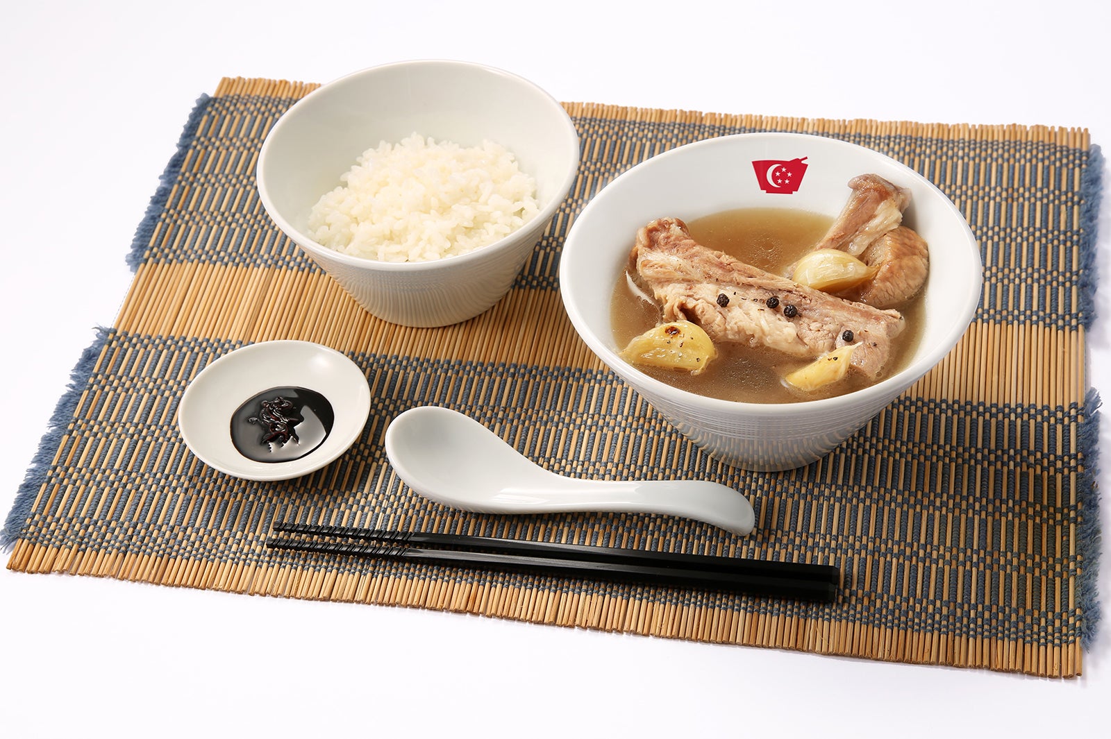 骨つき肉骨茶ライスセット980円（税別）／画像提供：クロスロード・ファクトリー