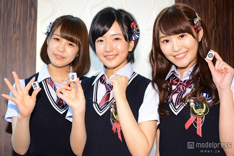 左より：三田麻央、須藤凜々花、川上礼奈