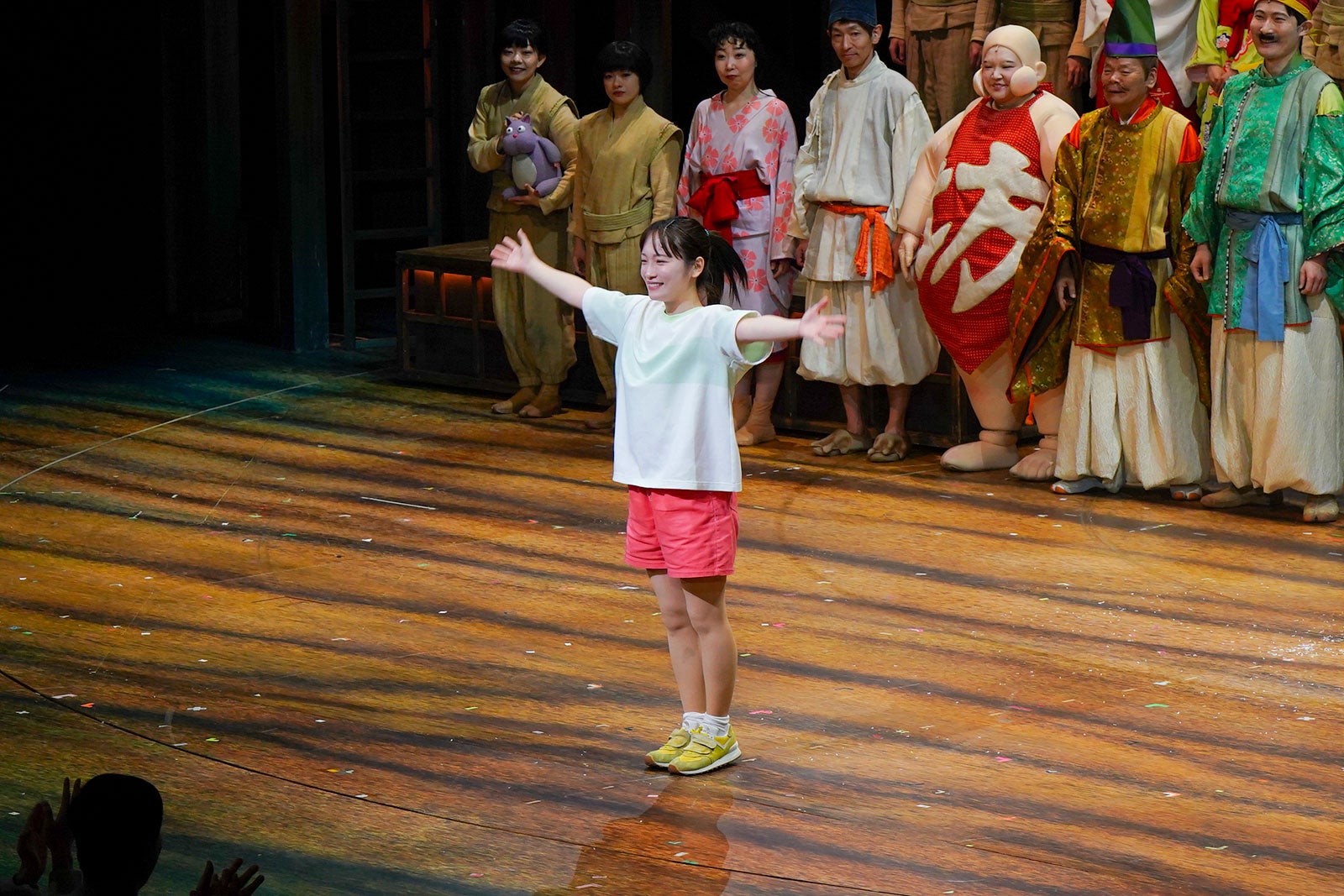 川栄李奈／舞台「千と千尋の神隠し」ソウル公演カーテンコールより（提供写真）