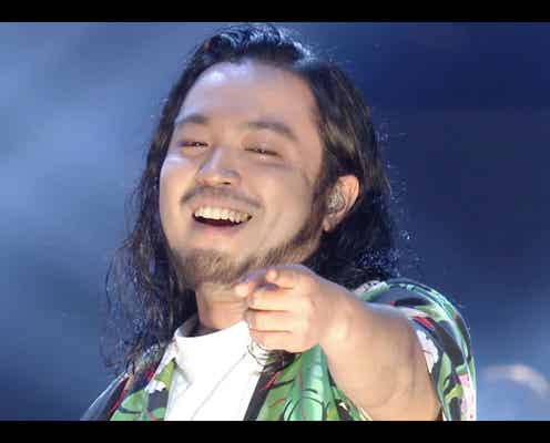 Creepy Nuts「壁武道館ライブ」参戦 着ぐるみDJポリス&アロハシャツで壁アーティストと「助演男優賞」披露