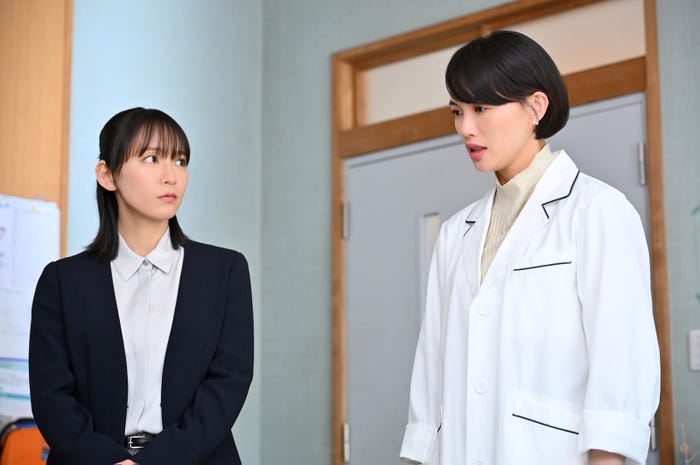 吉岡里帆、臼田あさ美「御上先生」第7話(C)TBS