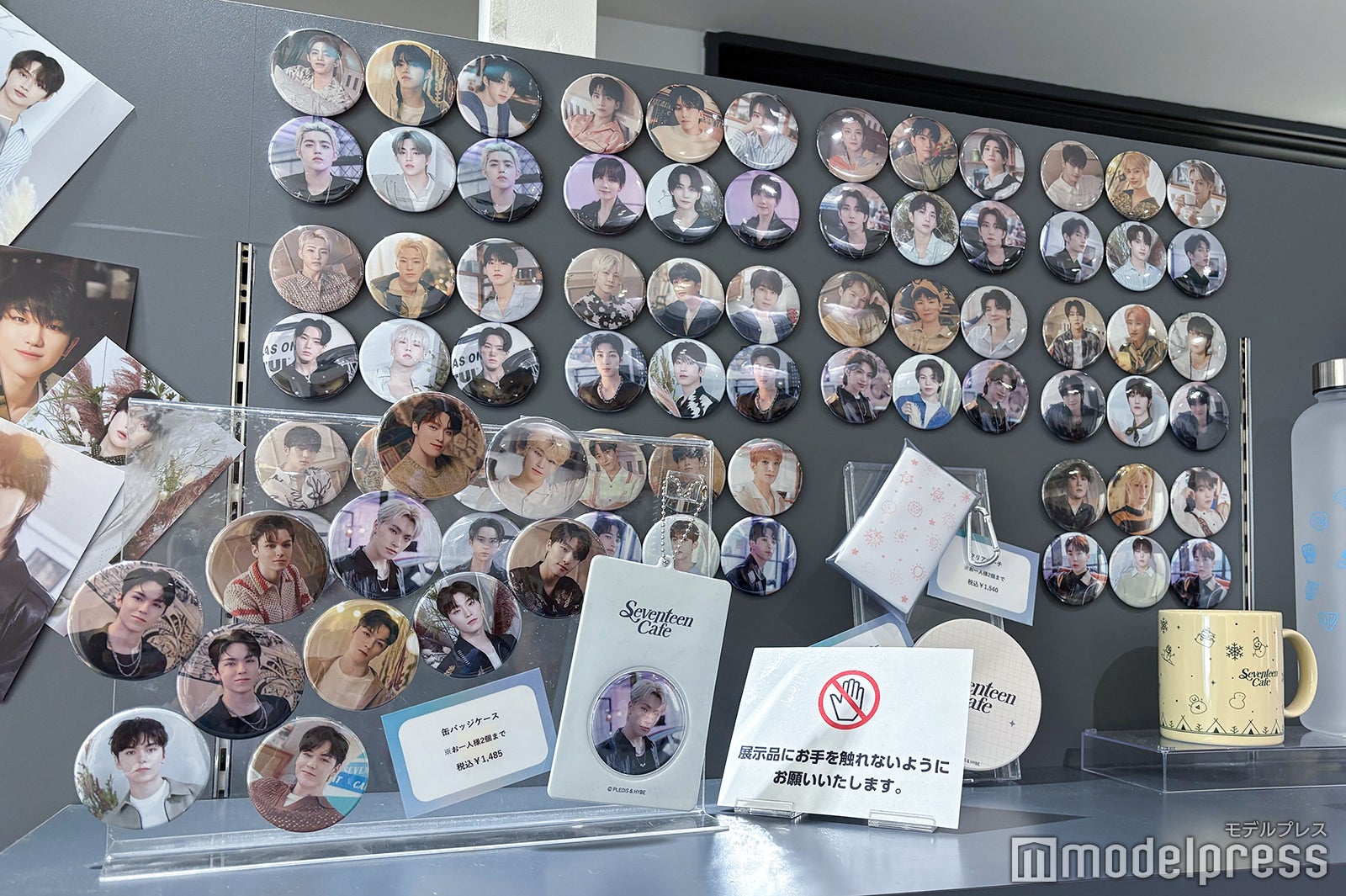 缶バッジ（メンバー選択可能／6種類ランダム）（C）モデルプレス