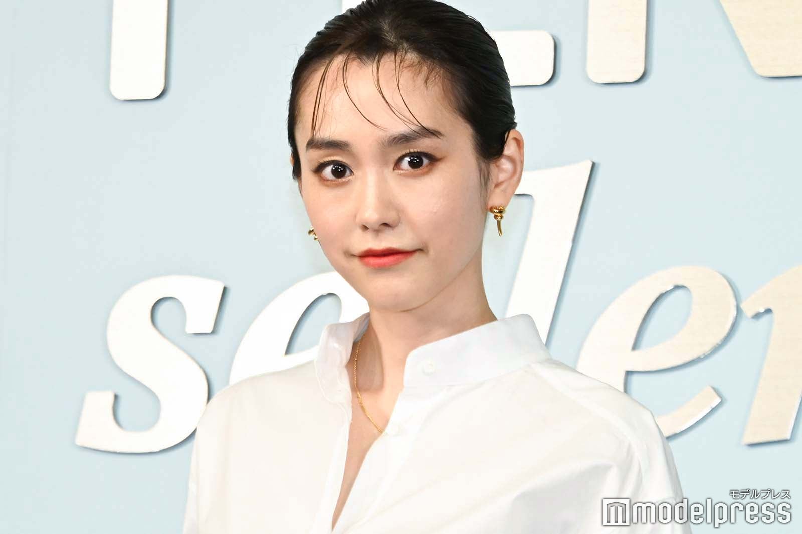 桐谷美玲、シャツワンピ大胆着こなしで美ウエストちら見せ「news every.」新キャスターに意気込み「新たな挑戦の年」＜FENDI  selleria＞ - モデルプレス