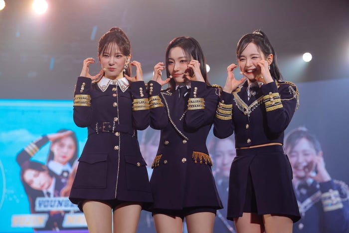 ビタミンC/ユジン、ヨンウン、マシロ(C)上山陽介/木村泰之