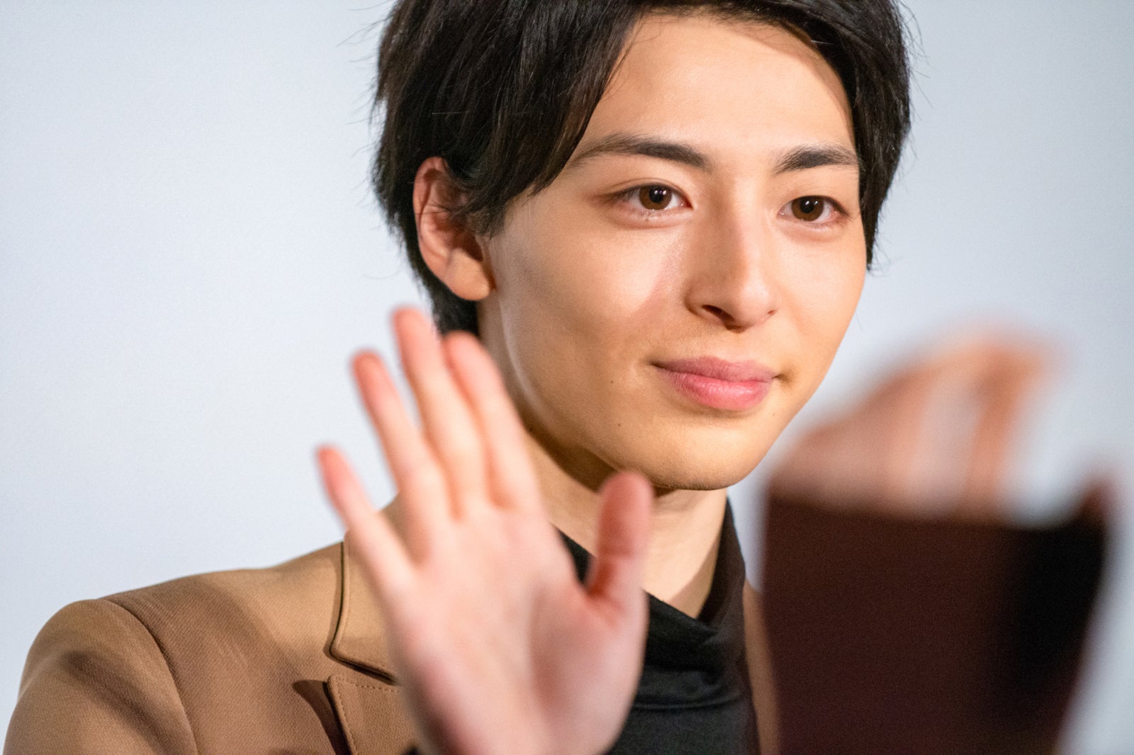 ハイタッチでお見送り（写真提供：所属事務所）