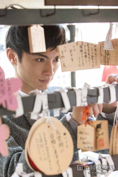 高良健吾／「KENGO KORA×KUMAMOTO パンフレット」より／画像提供：所属事務所