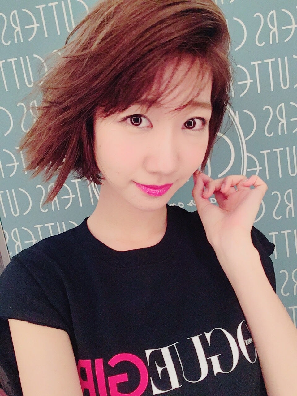 柏木由紀 センチの大胆ヘアカットで Ykボブ に変身 似合ってる かわいい と好評 モデルプレス