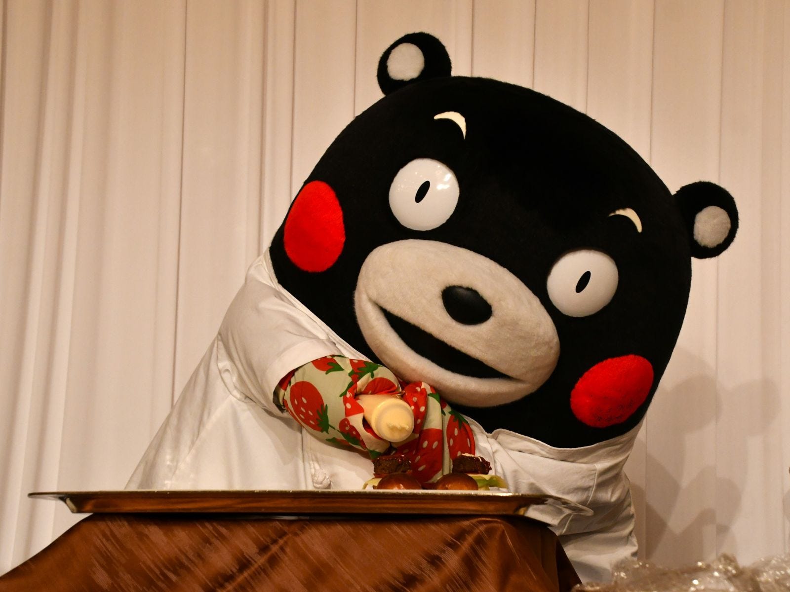 いちご模様のミトンもかわいい!=4月27日、福岡市