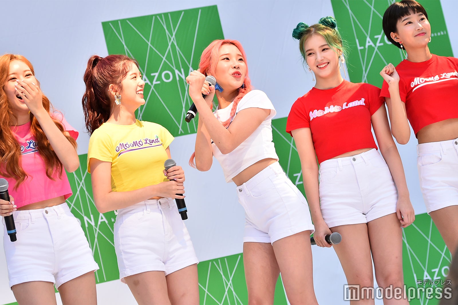 ジュイ（中央）（C）モデルプレス