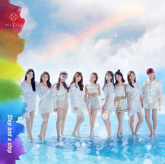 NiziU『Step and a step』通常盤ジャケット写真(提供写真)