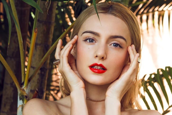 大人の魅力がただよう 男性にモテる妖艶な女性の特徴4つ モデルプレス 大人の魅力がただよう 男性にモテる妖艶な女性の特徴4つ モデルプレス