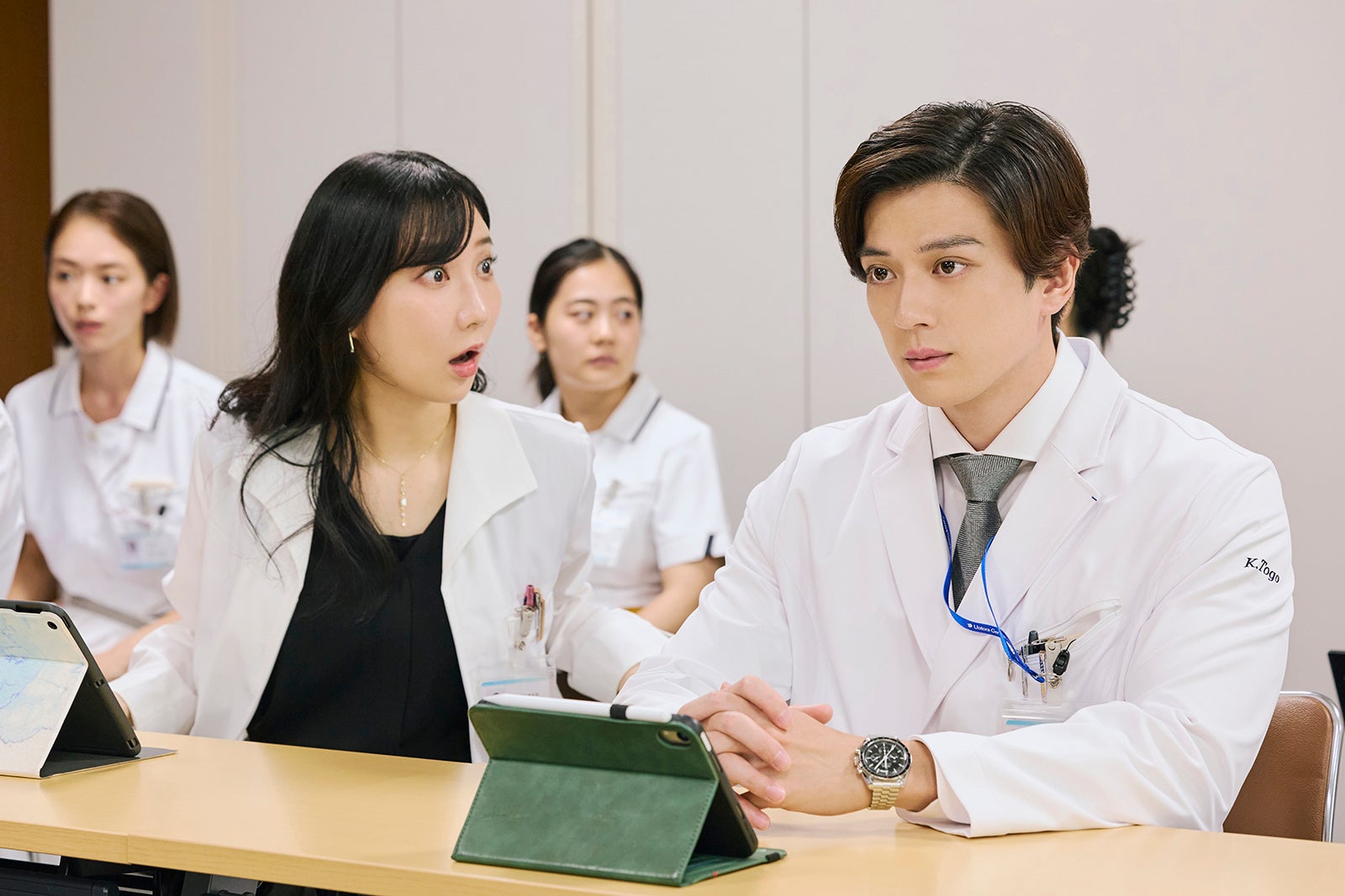 ファーストサマーウイカ、新田真剣佑「19番目のカルテ」第7話（C）TBSスパークル／TBS（撮影：加藤春日）