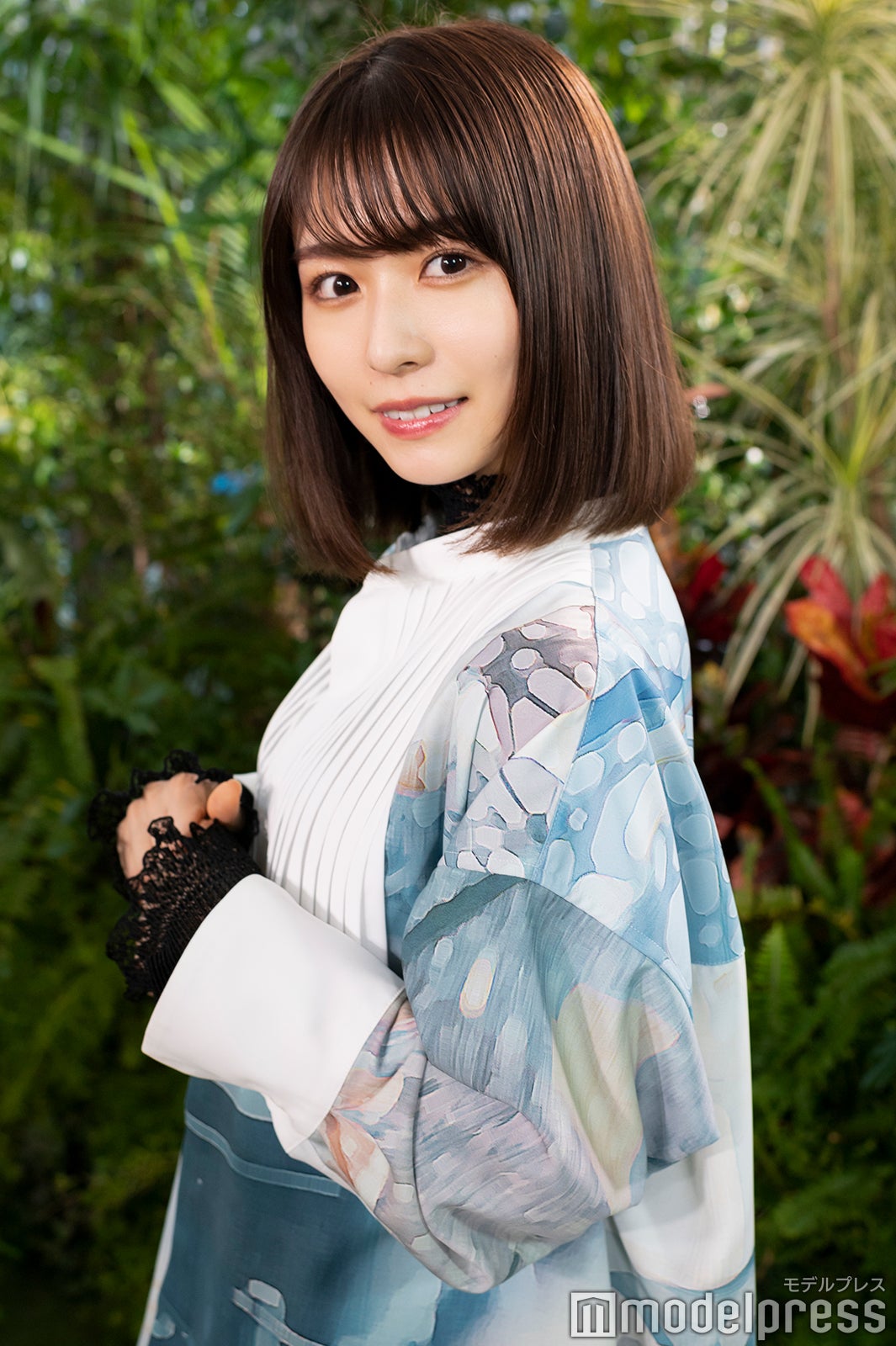 【長濱ねる・ヘア】ファッションに合わせ、ストレートの内巻きボブで可愛らしさを残しつつも、大人っぽく。（C）モデルプレス