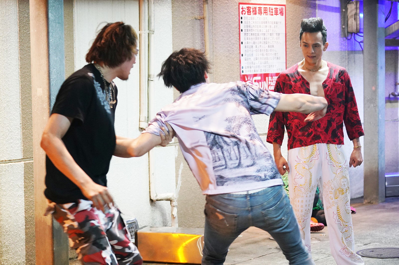 （右）満島真之介／「ナンバMG5」第8話より（C）フジテレビ