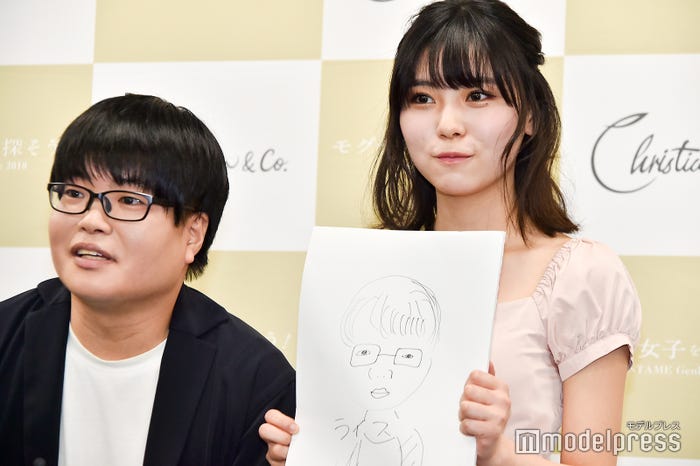 45秒でライス関町の似顔絵を描いた堀井柚奈 (C)モデルプレス