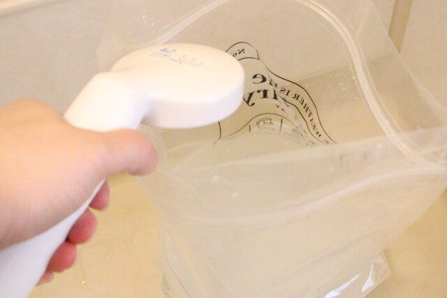 つけ置き洗いジッパーバッグ（ロゴ）　注水