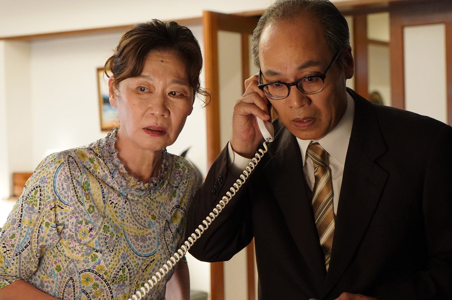 （右）正名僕蔵「大追跡～警視庁SSBC強行犯係～」第6話（C）テレビ朝日・東映