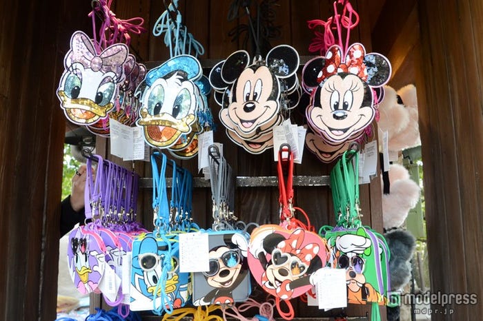 可愛いパスケースが並ぶ