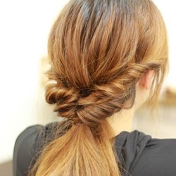 時短ヘアアレンジ 2段くるりんぱでつくる簡単ポニーテールアレンジが可愛い モデルプレス