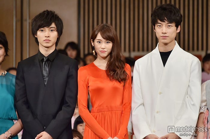 桐谷美玲 両手にイケメン 山崎賢人 坂口健太郎とドレスアップ登場 究極の選択 も モデルプレス 桐谷美玲 両手にイケメン 山崎賢人 坂口健太郎とドレスアップ登場 究極の選択 も モデルプレス