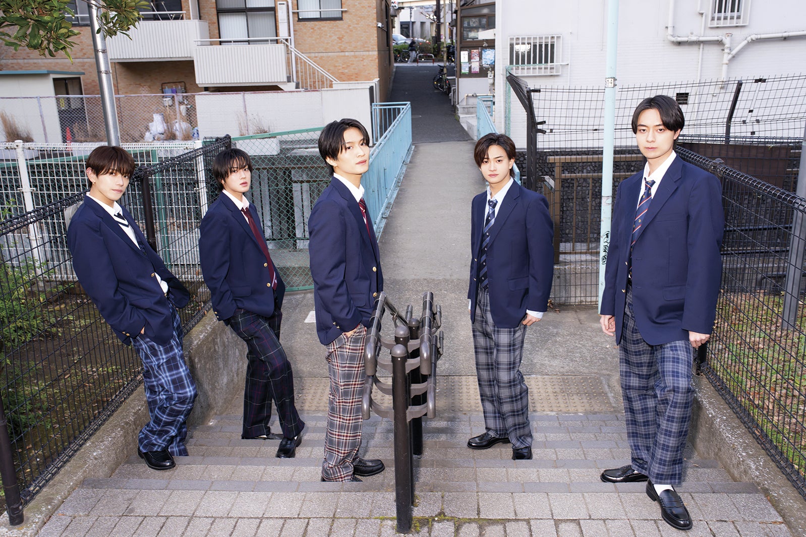 ACEes、フレッシュな制服姿で青春感溢れる 全員揃って「ベツコミ」登場