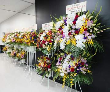 ロッテ 角中の引退試合 球場にズラッと花が並ぶ 対戦相手の柳田、昨季までのチームメートからも
