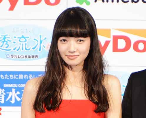 小松菜奈にサプライズ「わんわん泣くかと思ったら無表情」