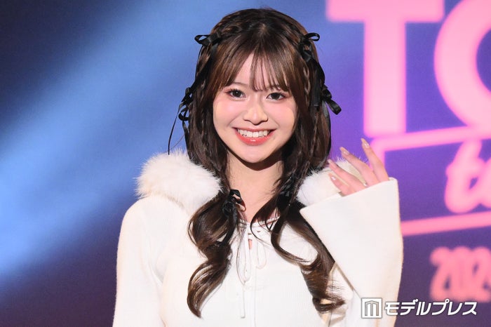 「今日好き」米澤りあ、美脚際立つミニスカコーデで沖縄満喫「頭身バランスバグってる」「夏が似合う」と反響