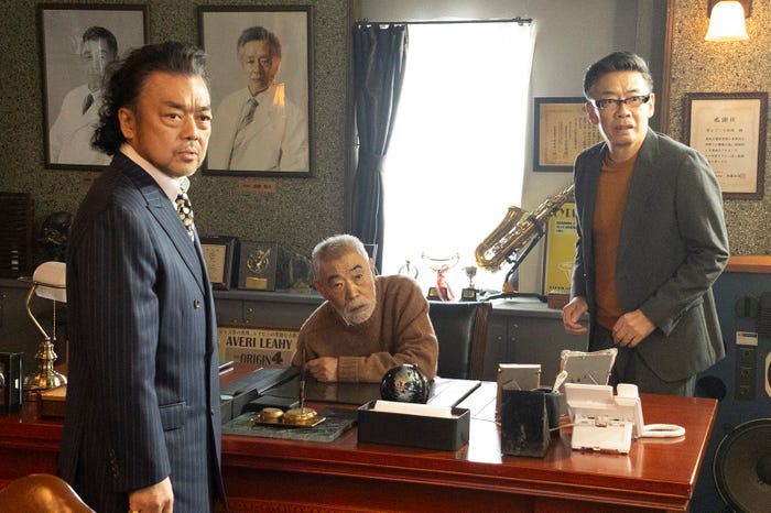 パパイヤ鈴木、柄本明、生瀬勝久「新宿野戦病院」第9話より(C)フジテレビ