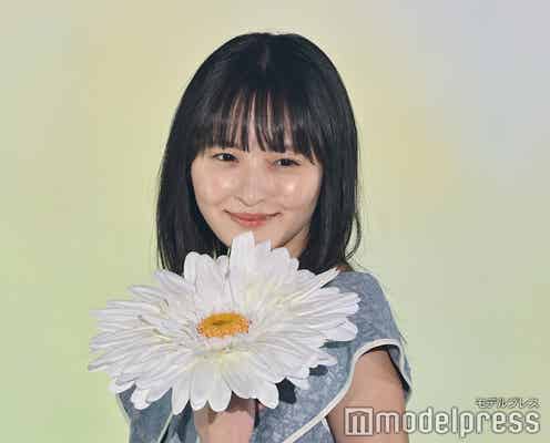 乃木坂46遠藤さくら、大きめ襟がキュート ブルー×レースの上品コーデ【GirlsAward 2025SS】