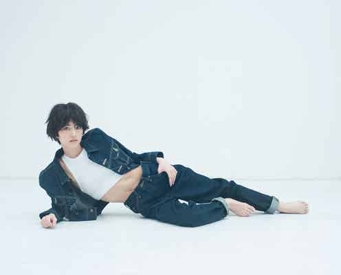若月佑美、引き締まった美腹筋あらわ 2nd写真集クールな男装姿カット公開