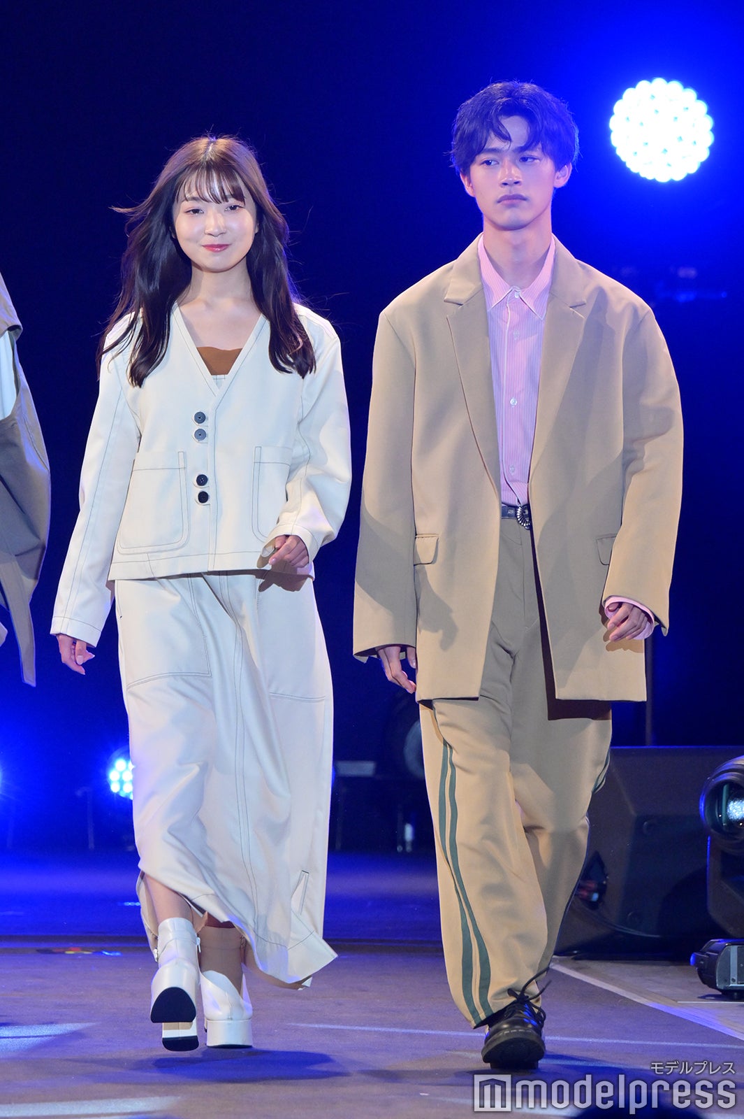 木戸結菜、佐々木崇仁（C）モデルプレス