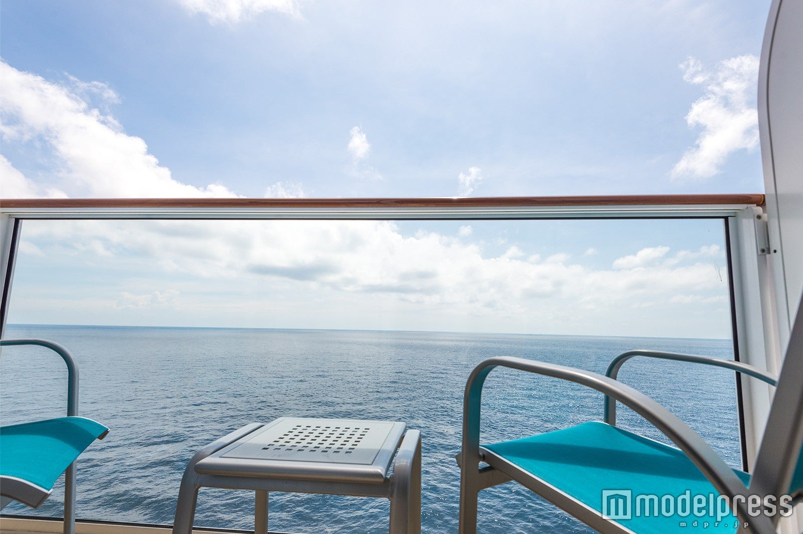 バルコニー ステートルーム バルコニー （C）モデルプレス