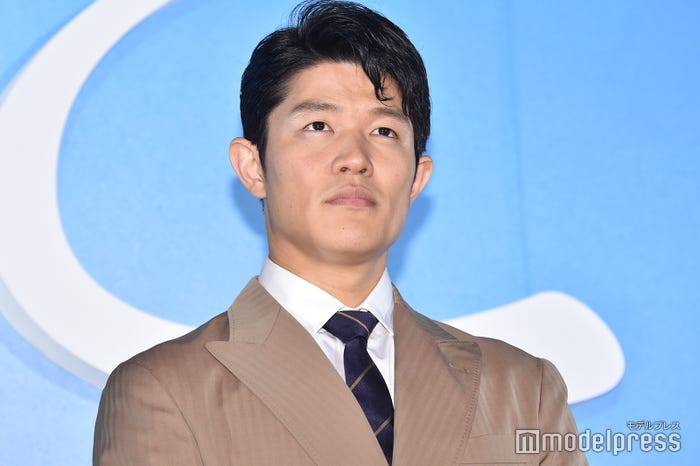 鈴木亮平(C)モデルプレス