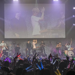 超特急×WEAVERがスペシャルコラボ 生バンドの「HOPE STEP JUMP」・ユースケ歌唱・ガリガリ対決まで!<超フェス1日目>