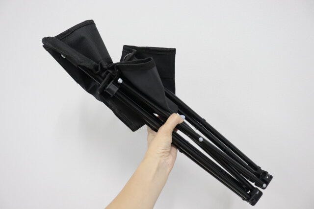 ダイソー　折りたたみアウトドアチェア（収納袋付、背もたれ付）　サイズ感