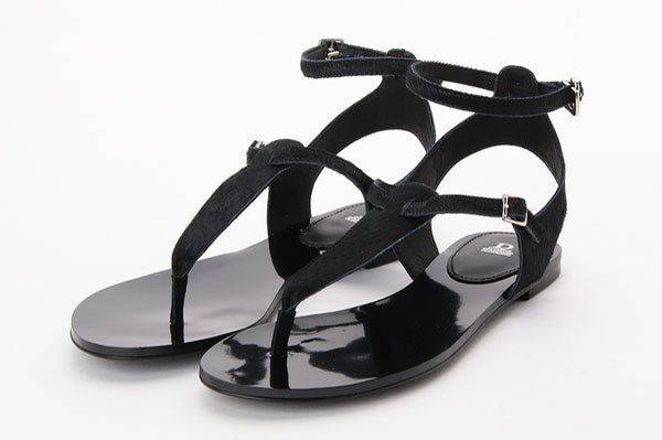 ポニーレザートングサンダル「DOUBLE STANDARD CLOTHING」10,000円（税抜）／画像提供：DOUBLE STANDARD CLOTHING Night STORE