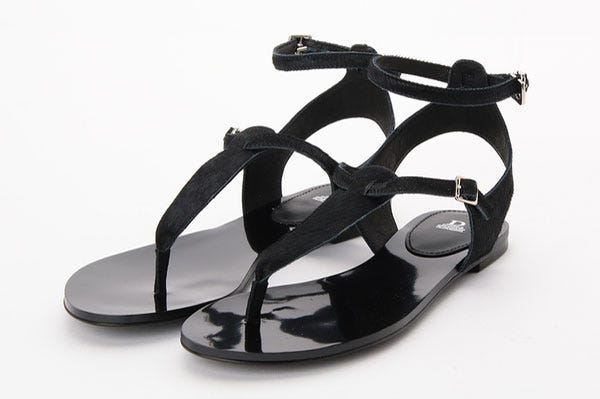 ポニーレザートングサンダル「DOUBLE STANDARD CLOTHING」10,000円(税抜)/画像提供:DOUBLE STANDARD CLOTHING Night STORE