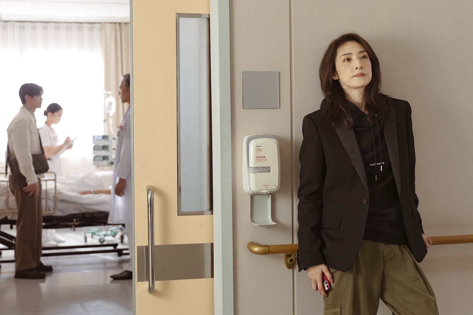 松下洸平、天海祐希ら「合理的にあり得ない～探偵・上水流涼子の解明～」第4話より（C）カンテレ