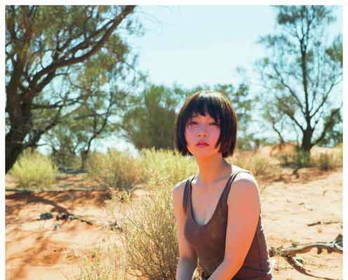 吉岡里帆、胸元チラリ…美ボディ際立つSEXYショットに絶賛の声「色っぽい」「魅惑的」
