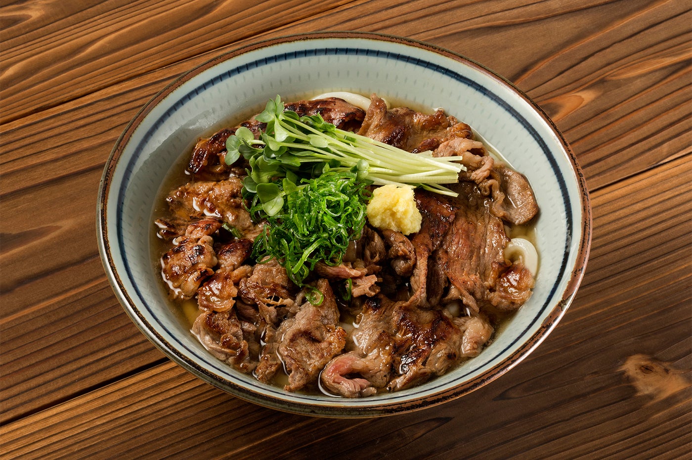 肉饂飩とみ坂／武州和牛の上あぶり肉うどん／画像提供：東京和牛ショー事務局