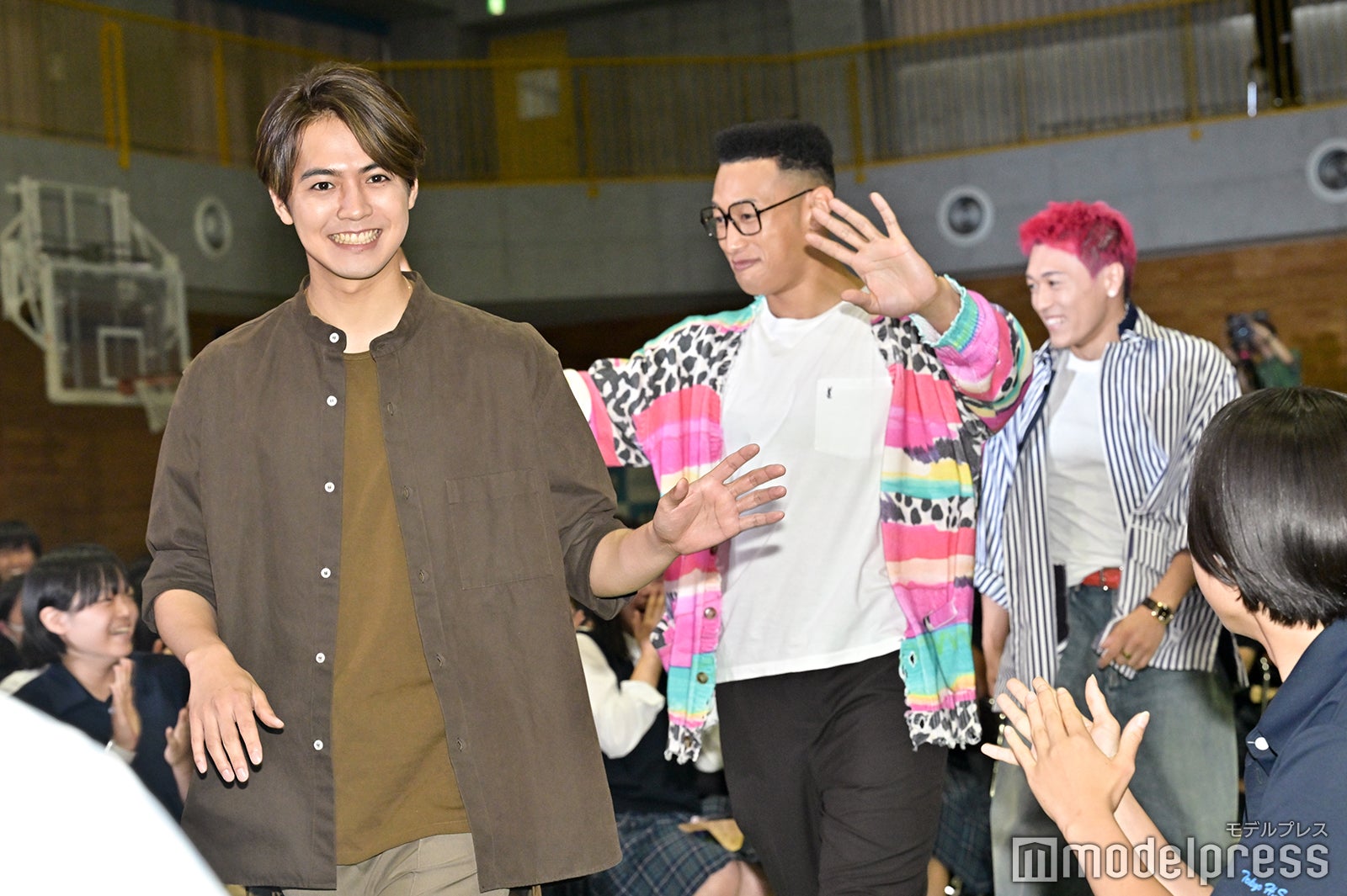 （左から）片寄涼太、関口メンディー、中務裕太（C）モデルプレス