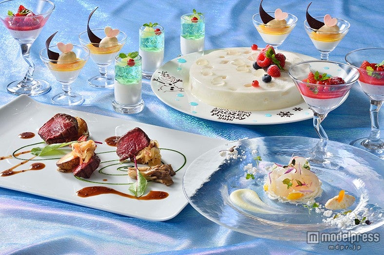 “アナとエルサのフローズンファンタジー”エンパイアランチ オリジナルピン付き￥4,940（C）Disney