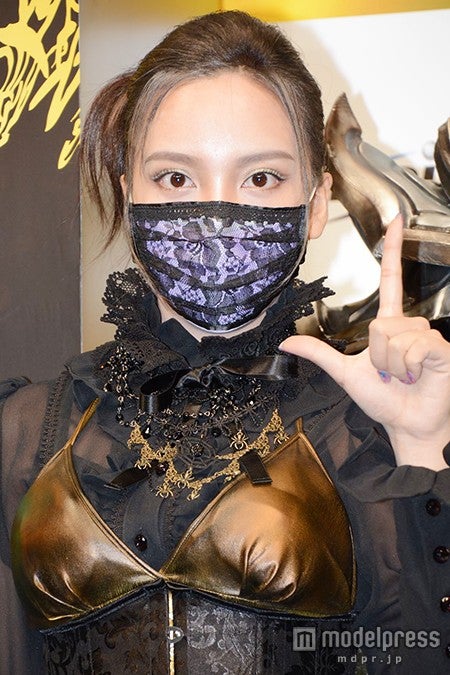 ざわちん、秋元才加風メイクを披露　共演者も「ご本人そっくり」と驚嘆