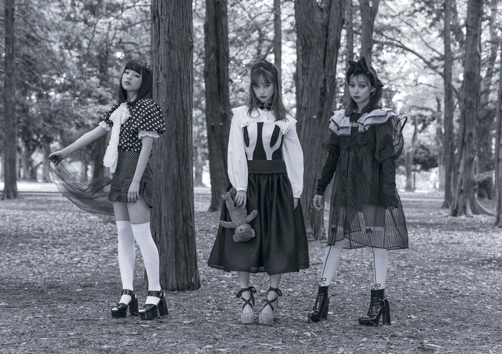 （左から）田中芽衣、中村里砂、西もなか （写真提供：徳間書店） 