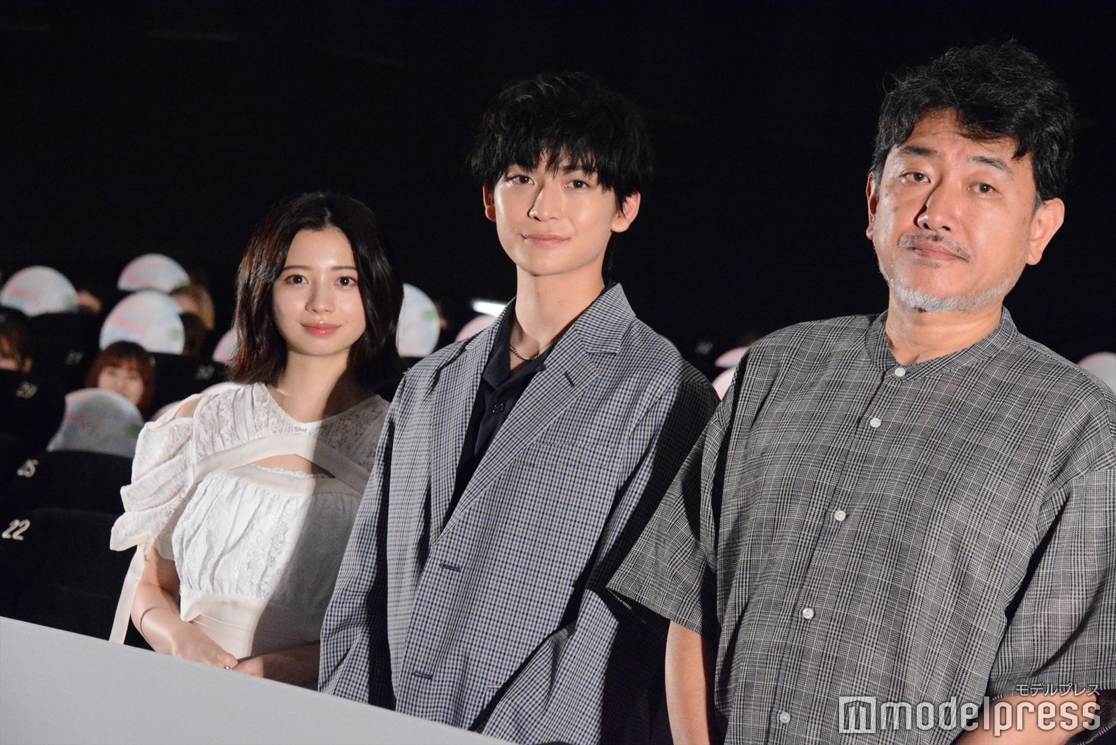 （左から）桜田ひより、高橋文哉、竹村謙太郎監督（C）モデルプレス